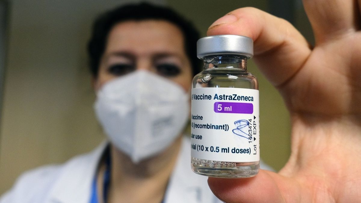 Velké evropské země stoply očkování AstraZenecou. Blatný k tomu nevidí důvod